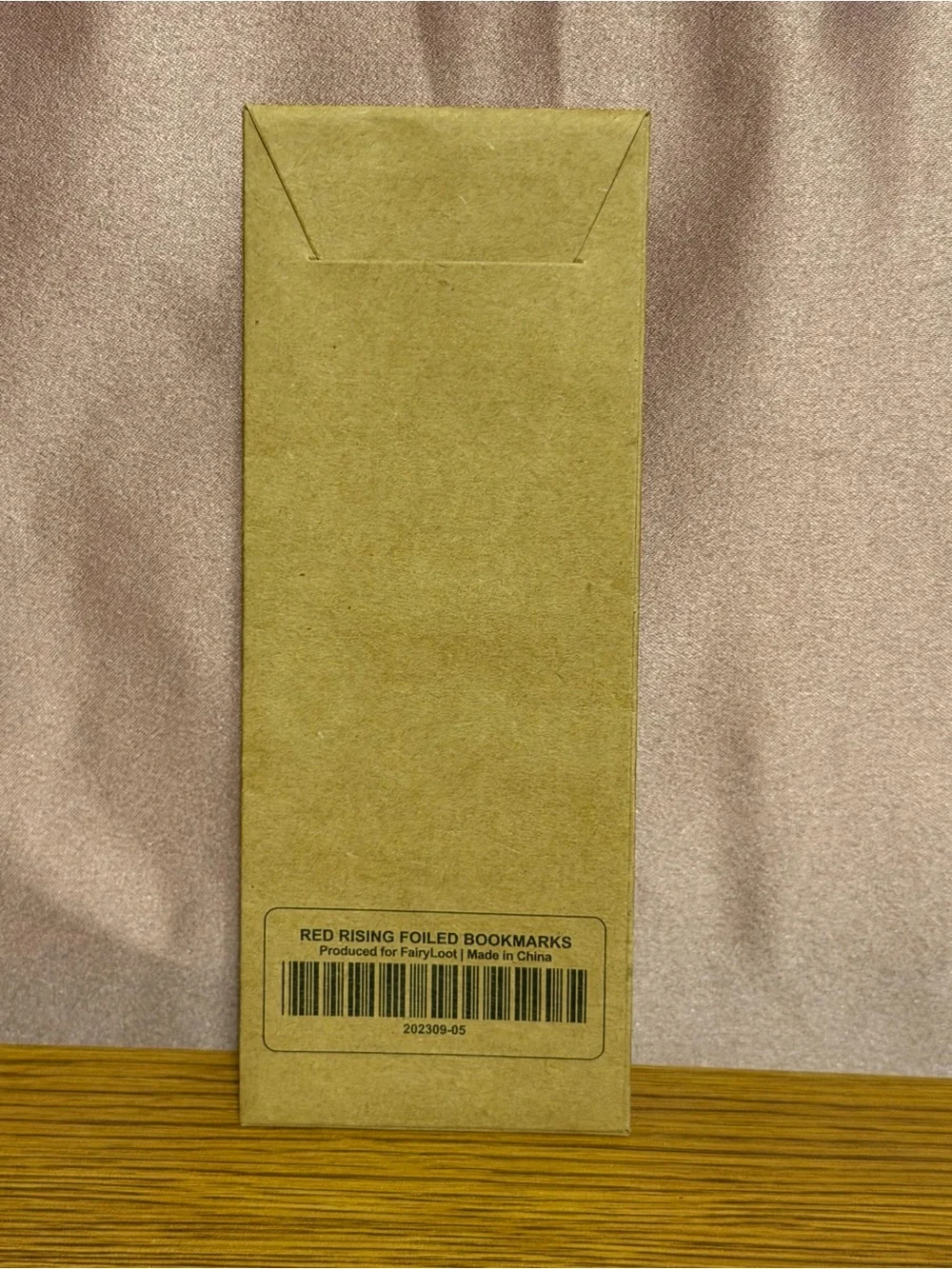 Fairyloot Red Rising Foiled Bookmarks New - Picture 6 of 6